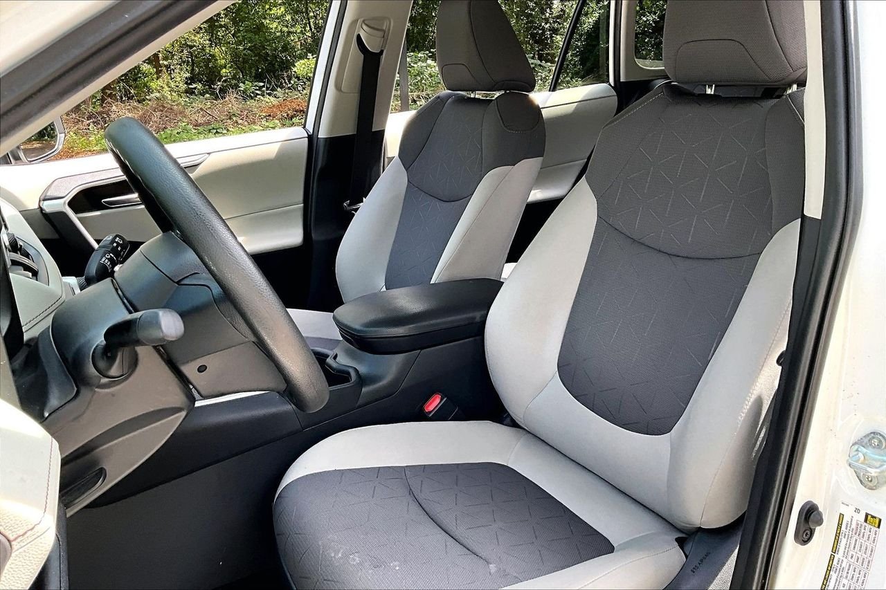Used 2024 White Toyota XLE image 18