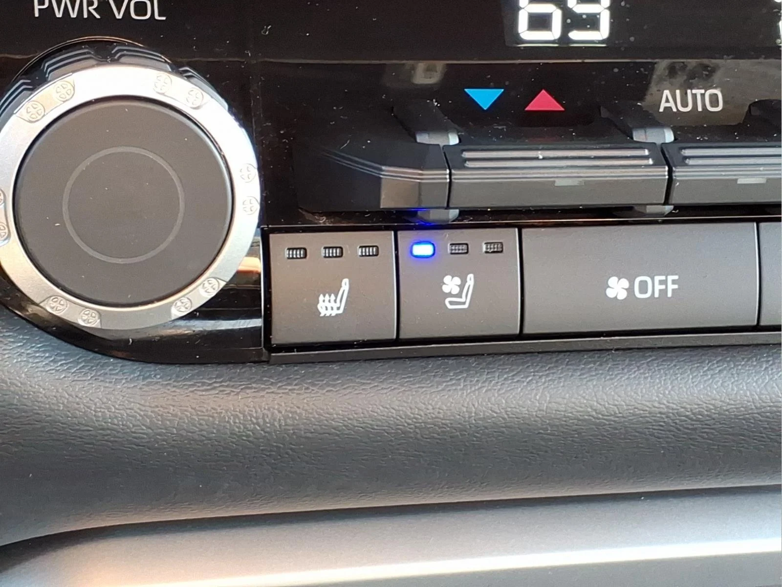 Used 2023 Black Toyota Platinum image 17