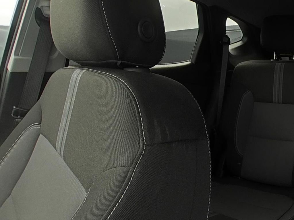 Used 2025 Summit White Chevrolet 2LT image 9