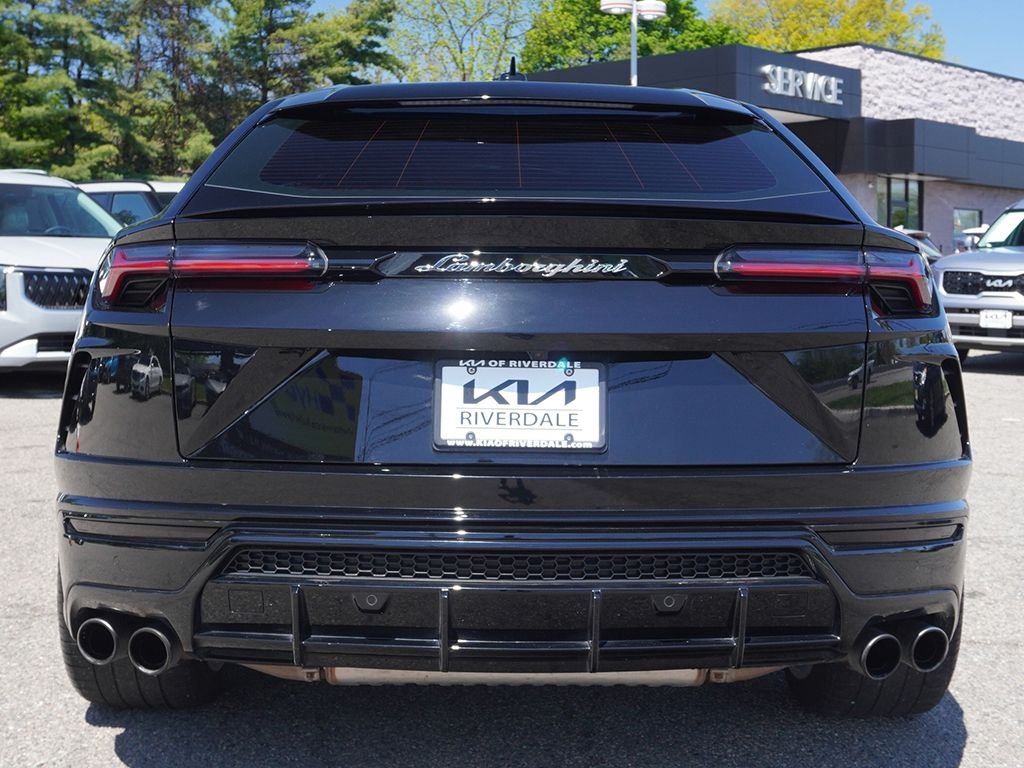 Used 2022 Black Lamborghini Base image 16