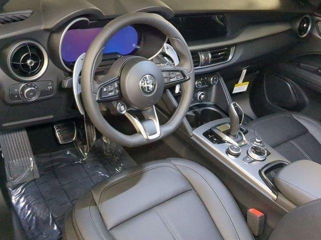 New 2025 Moonlight Gray Metallic Exterior Paint Alfa Romeo  image 14