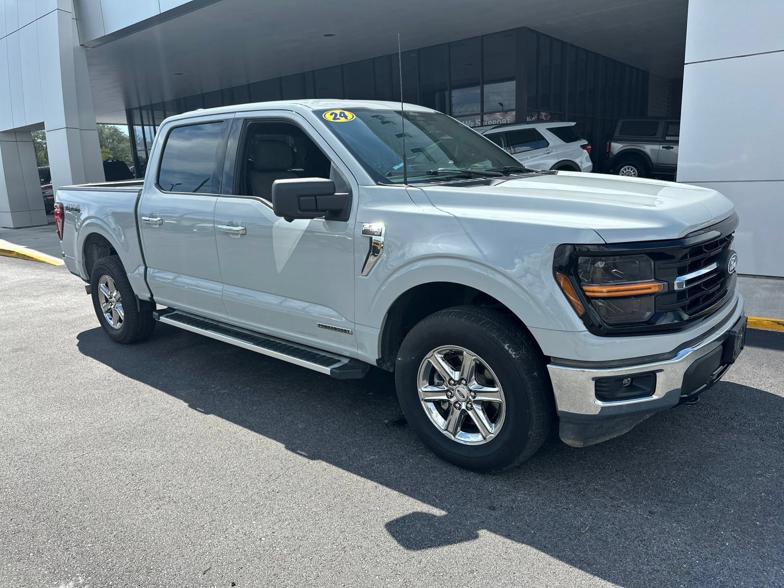Used 2024 Avalanche Gray Ford XLT image 2