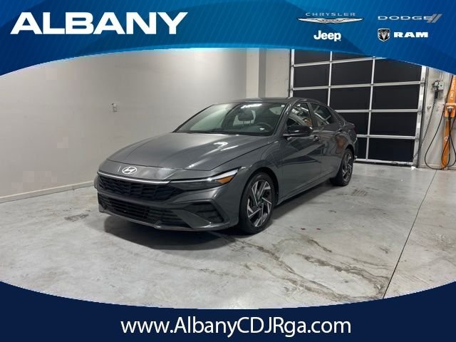 Used 2025 Gray Hyundai SEL Sport image 1