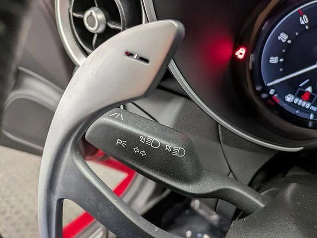 Used 2025  Alfa Romeo  image 21