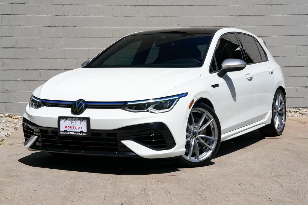 2024 Volkswagen Golf R 2.0 TSI 6MT's photo