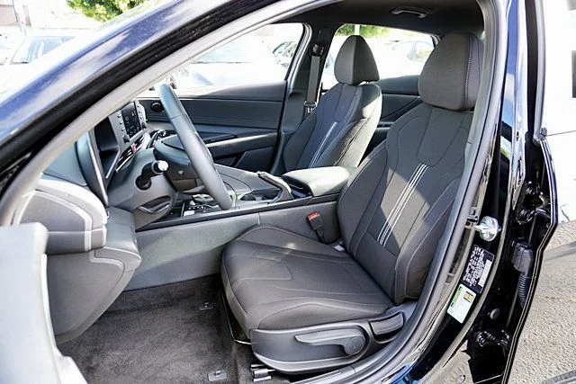 Used 2026 Black Hyundai SEL Sport image 13