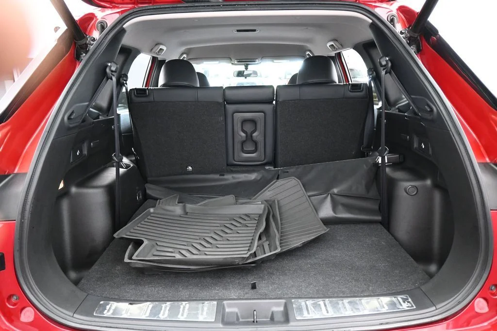 Used 2024 Red Mitsubishi SE Black Edition image 32