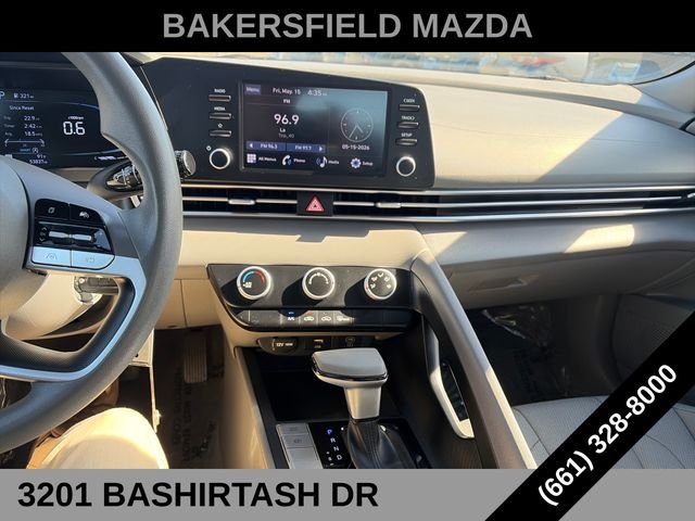 Used 2024 Silver Hyundai SE image 11