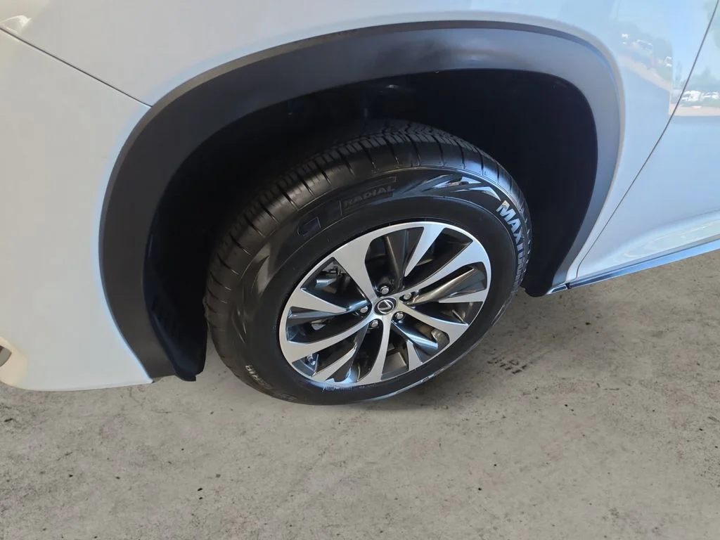 Used 2021 White Lexus 350 image 9