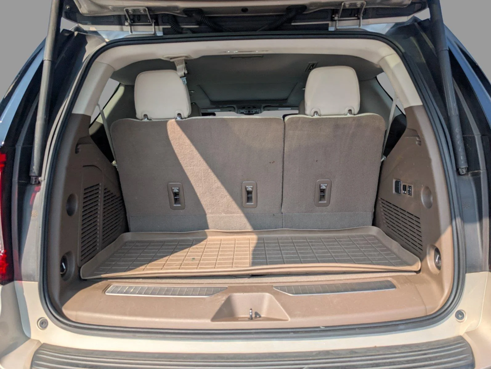 Used 2021 PEARL BEIGE METALLIC GMC Denali image 5