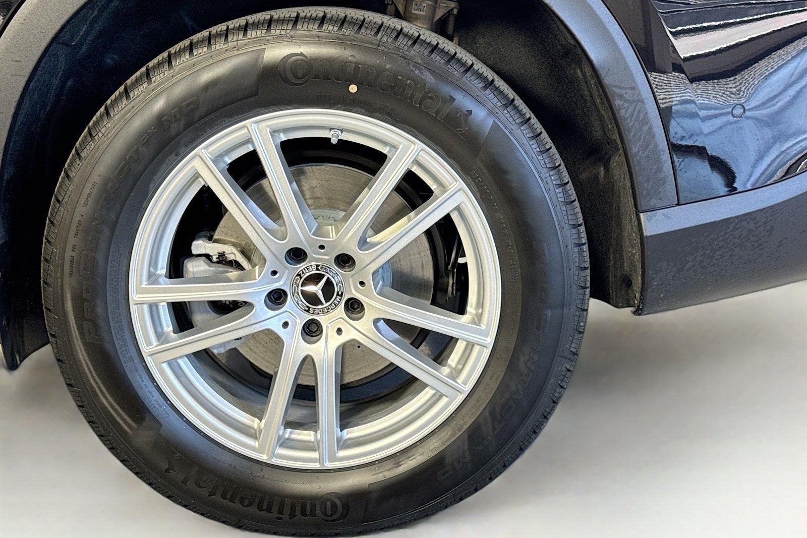 New 2026 Obsidian Black Metallic Mercedes-Benz GLC 300 image 29