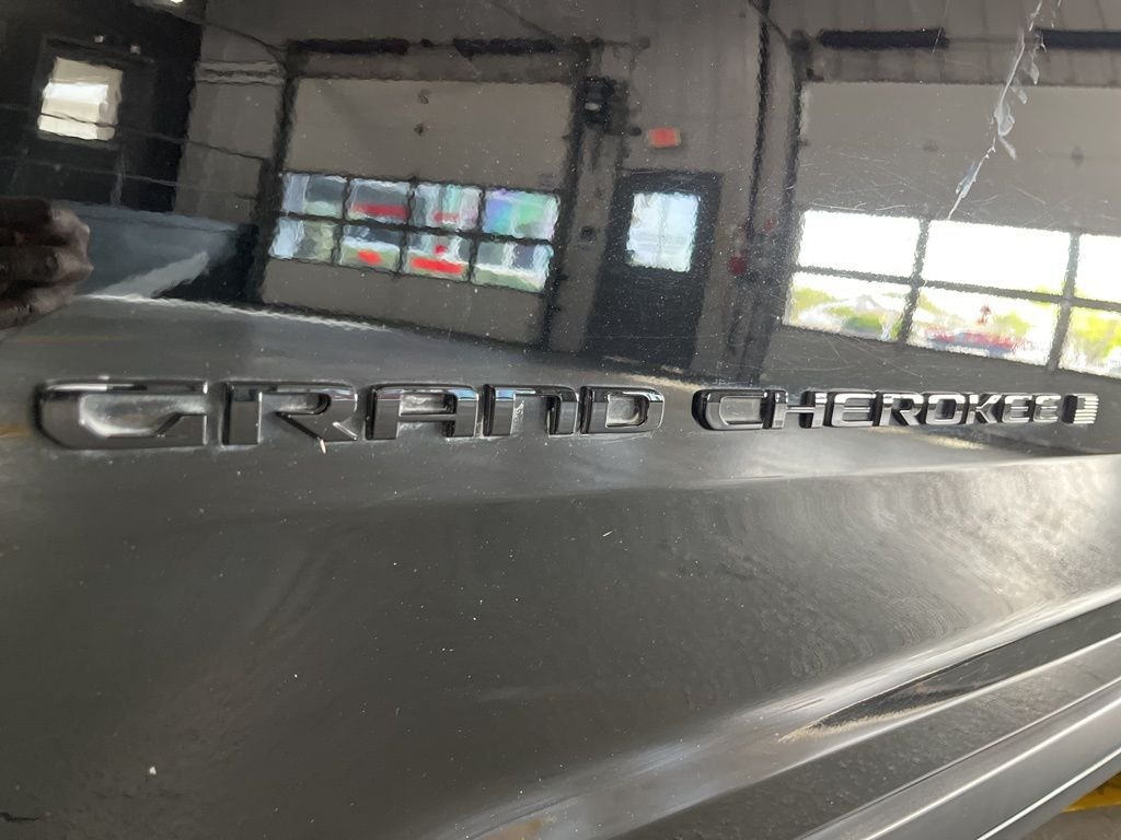 Used 2022 Diamond Black Jeep Altitude image 13