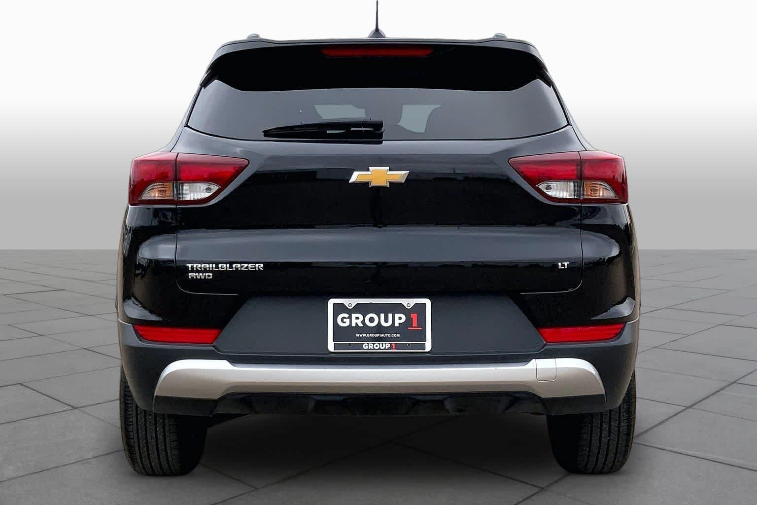Used 2025 Mosaic Black Metallic Chevrolet LT image 5