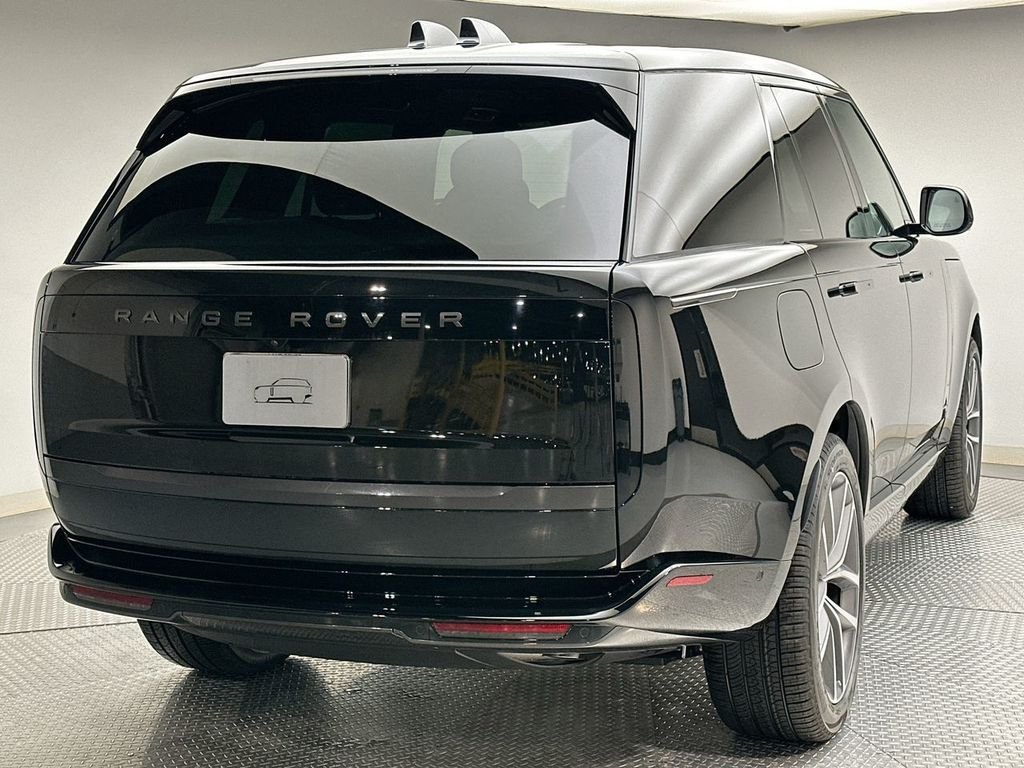 New 2026 Santorini Black Metallic Land Rover SE image 11
