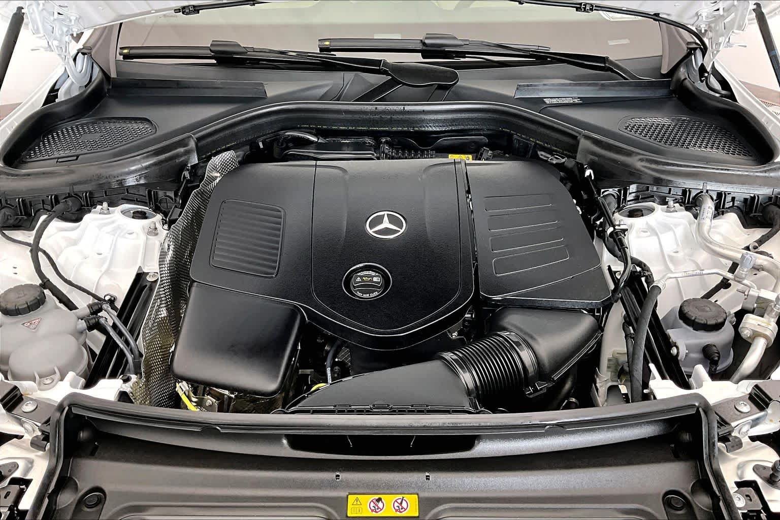 New 2026 Polar White Mercedes-Benz GLC 300 image 9