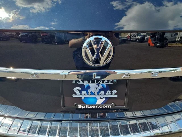 Used 2019 Black Volkswagen SEL image 33