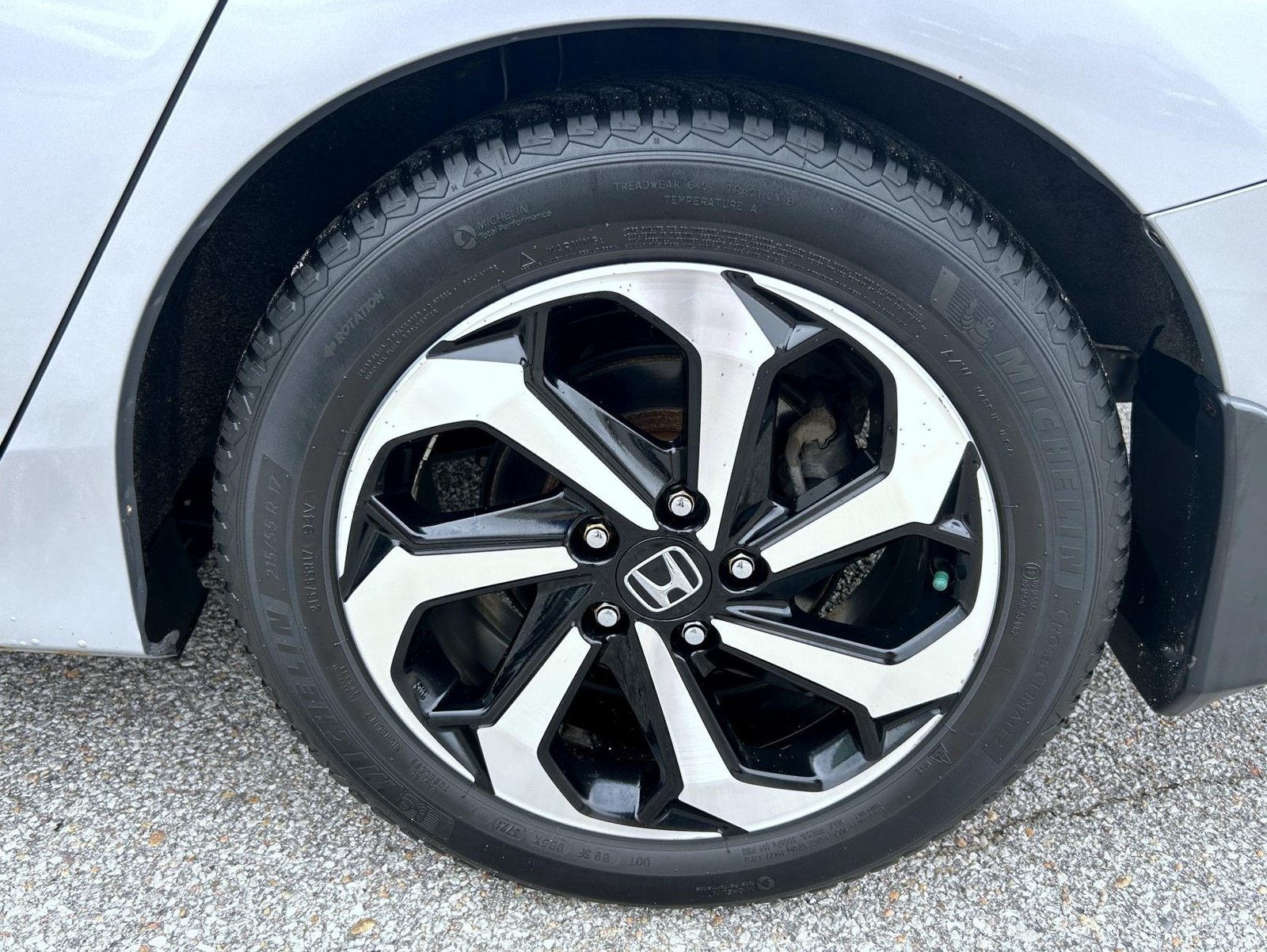 Used 2016 Silver Honda EX-L image 21