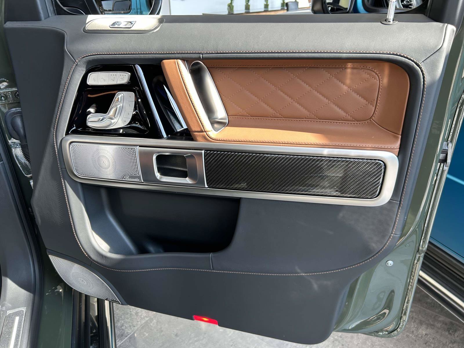 New 2027 MANUFAKTUR customer request glossy paint finish Mercedes-Benz AMG® G 63 SUV image 40