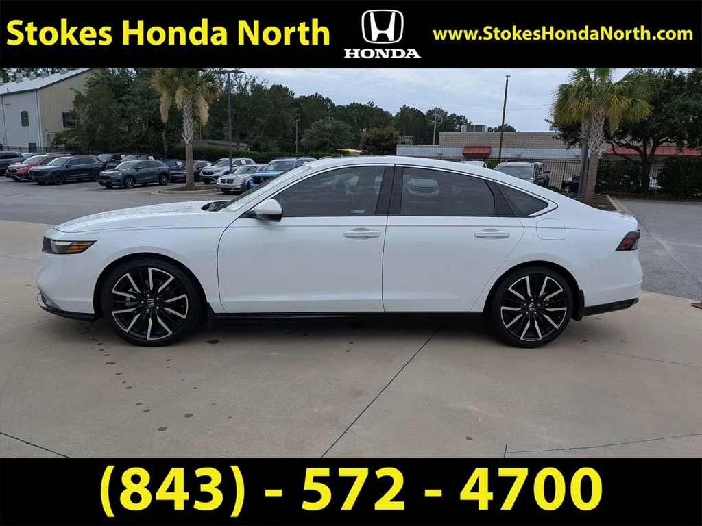 Used 2023 White Honda Touring image 10