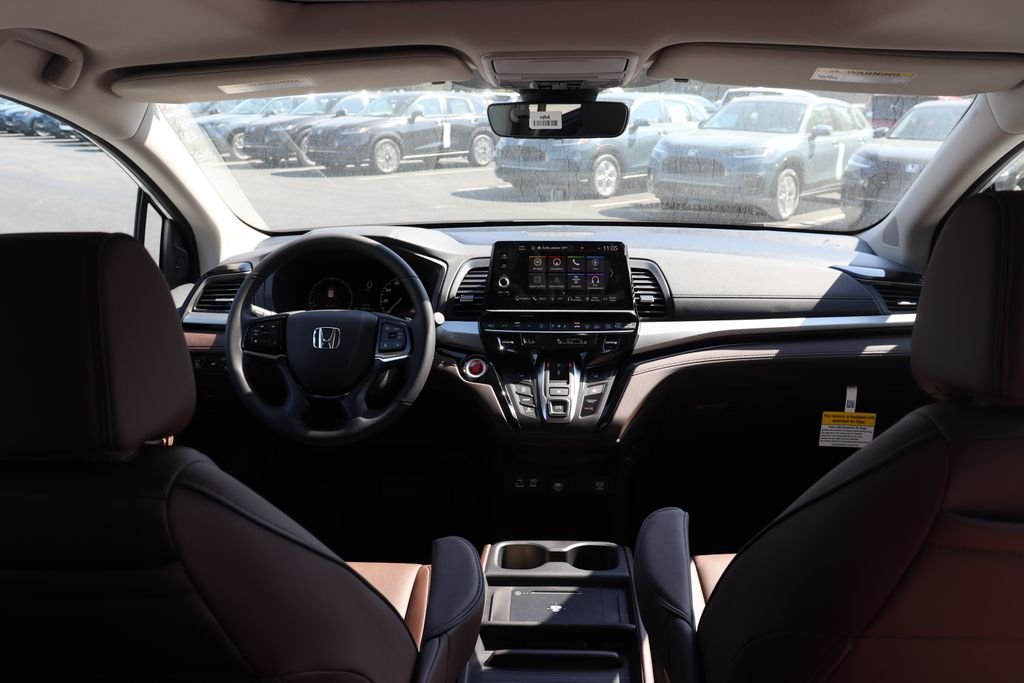 New 2026 Platinum White Pearl Honda Touring image 19