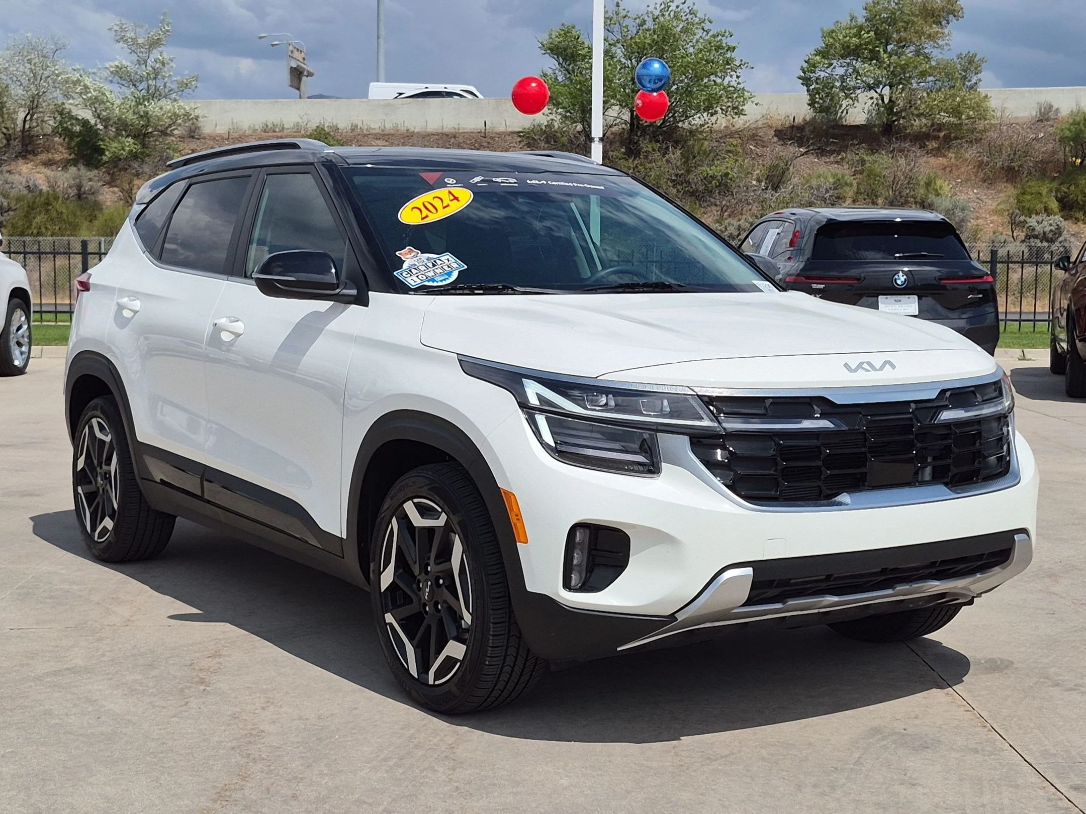 Used 2024 Clear White/Black Roof Kia SX image 7