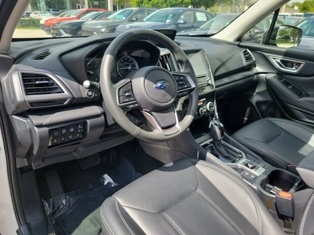 Used 2023 White Subaru Touring image 21