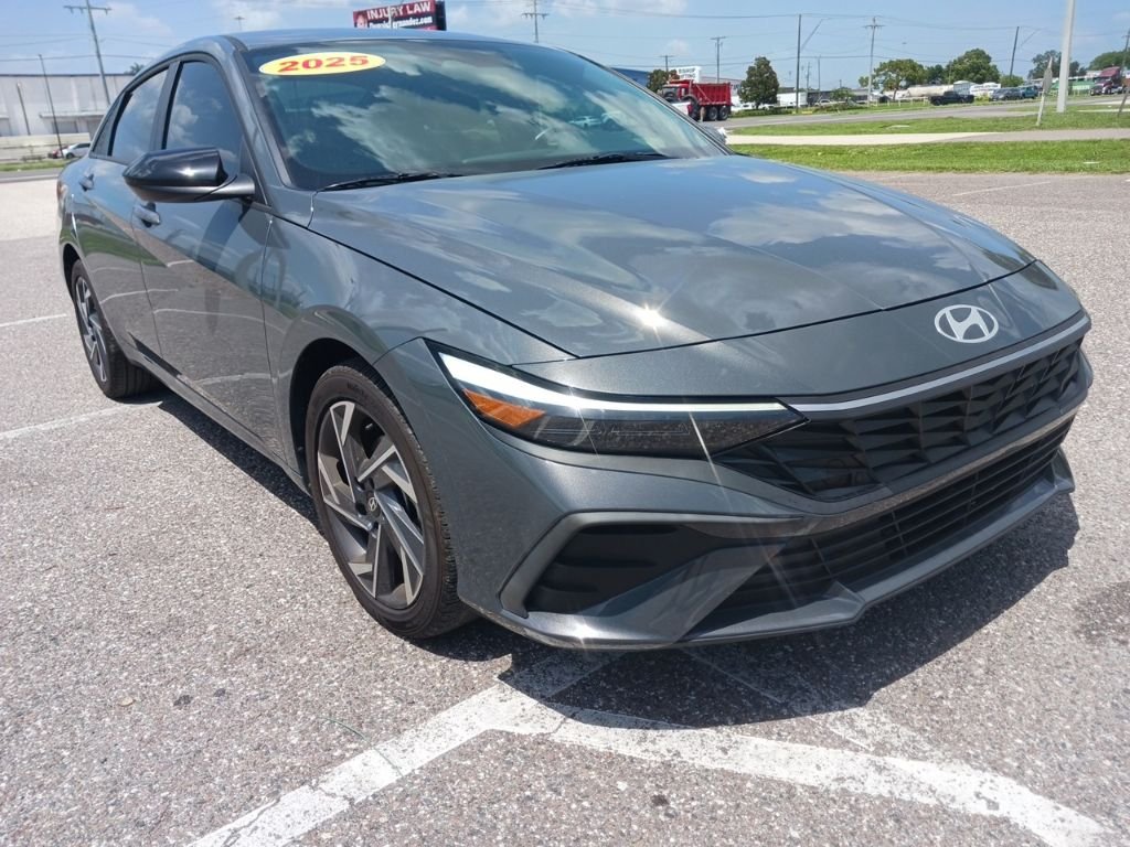 Used 2025 Gray Hyundai SEL Sport image 1