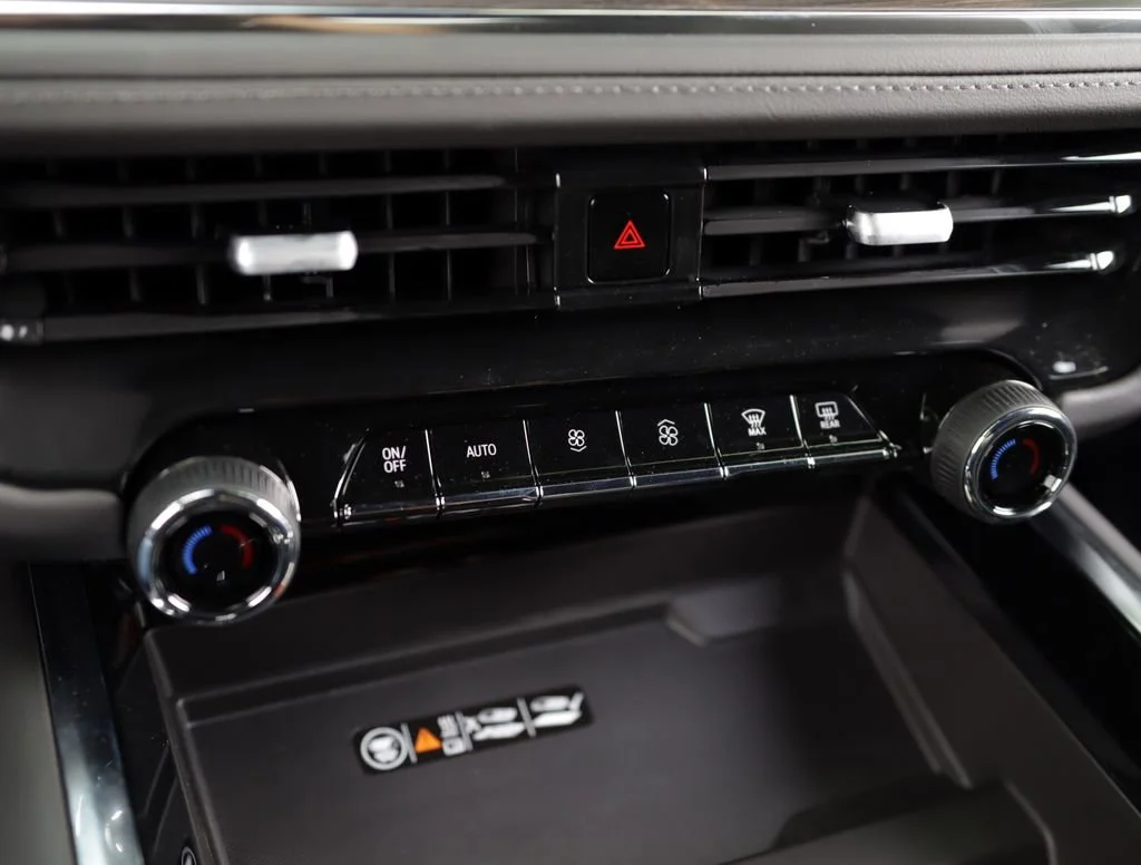 2026 Chevrolet Suburban LT - Photo 18