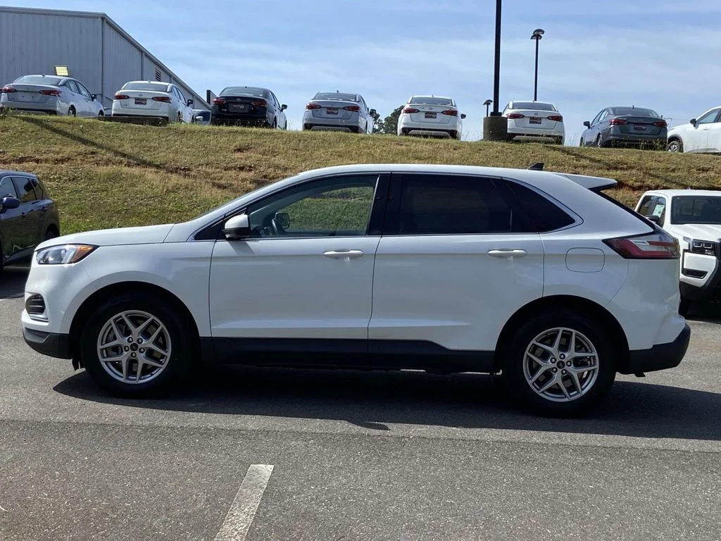 Used 2024 Oxford White Ford SEL image 6
