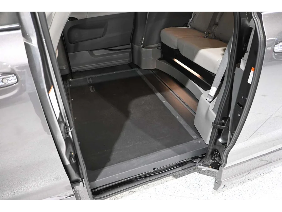 Used 2020 GRAY Toyota XLE Mobility Handicap Van image 28