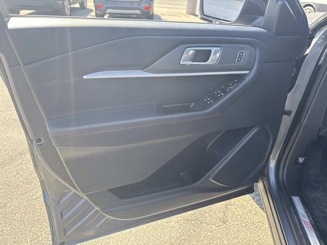 Used 2025 Gray Ford ST-Line image 22