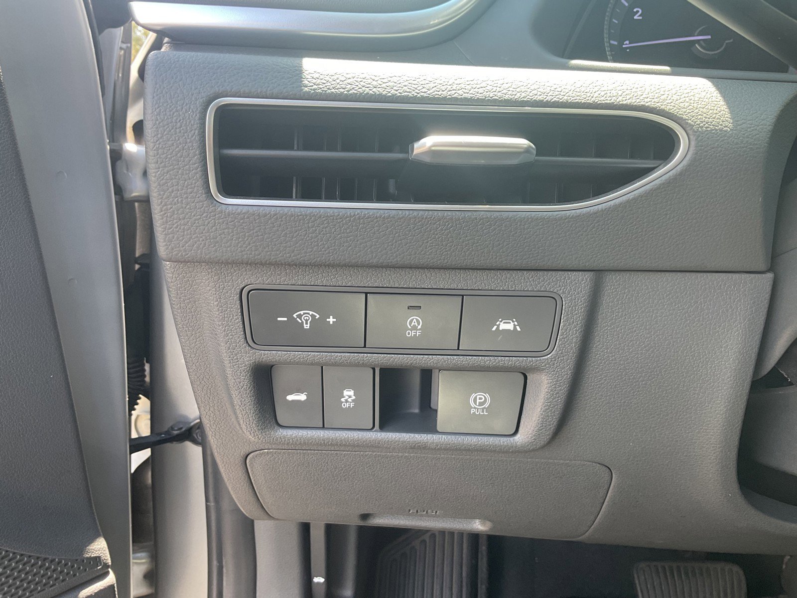 Used 2021 Shimmering Silver Pearl Hyundai SE image 19