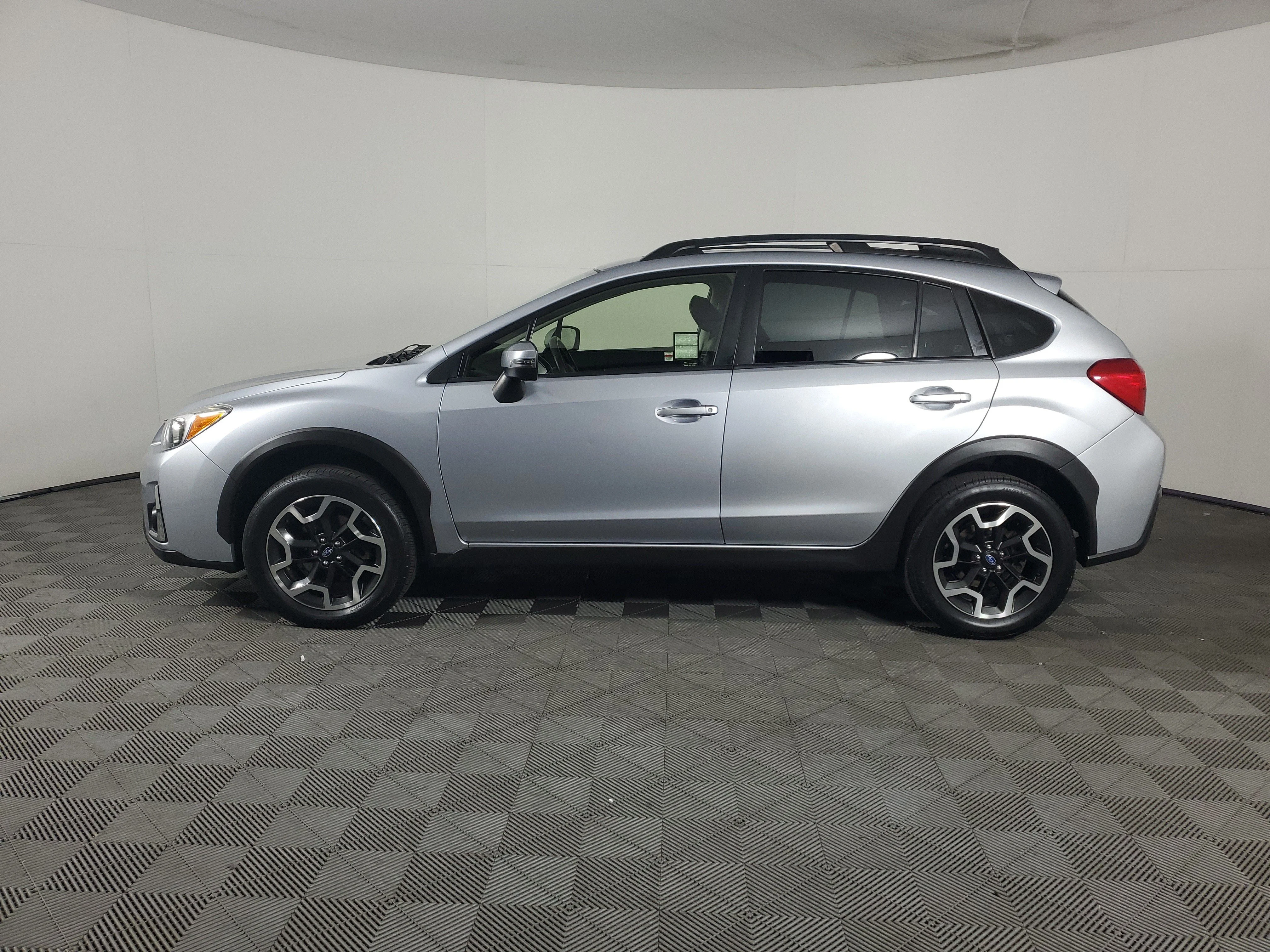 Used 2017 Ice Silver Metallic Subaru Limited image 7