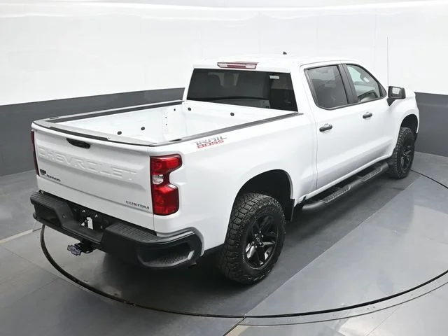 Used 2025 White Chevrolet Custom Trail Boss image 17