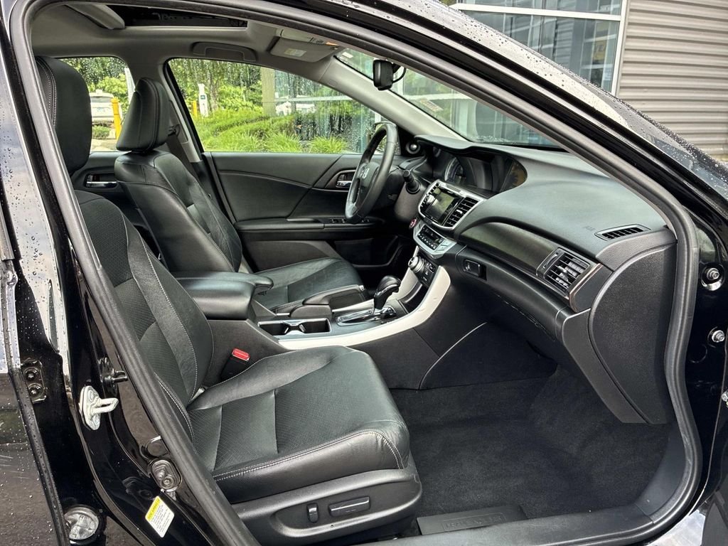 Used 2015  Honda EX-L image 9