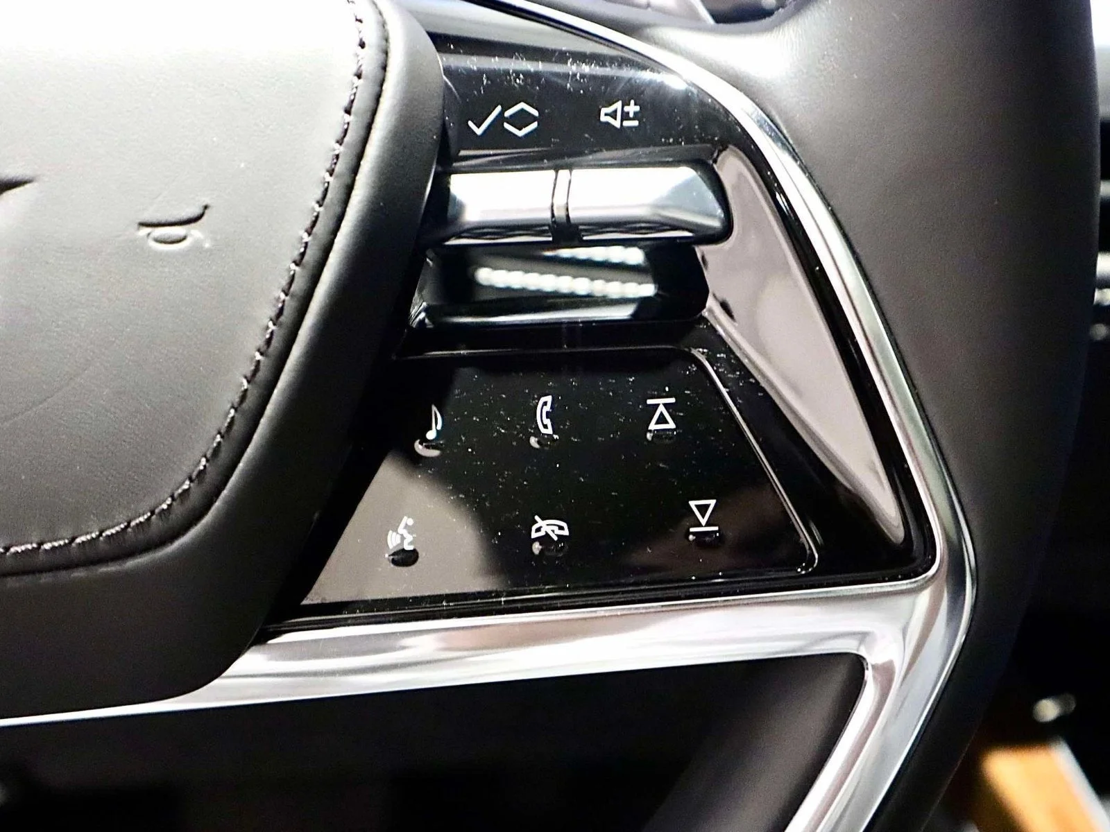 Used 2025 Deep Sea Metallic Cadillac 4WD Sport Platinum image 35
