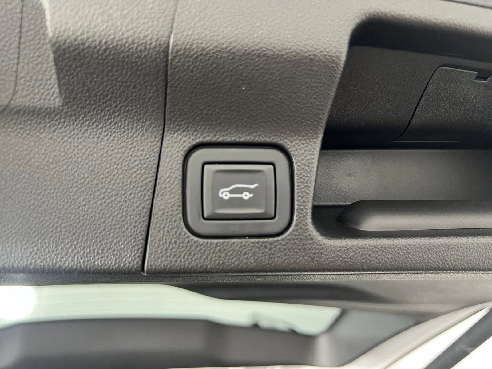 Used 2023 Summit White GMC SLT image 34