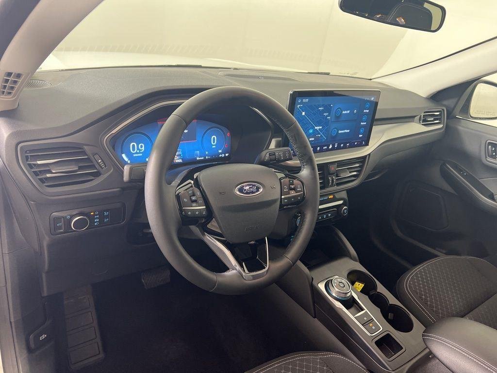 Used 2023 White Metallic Ford Active image 12