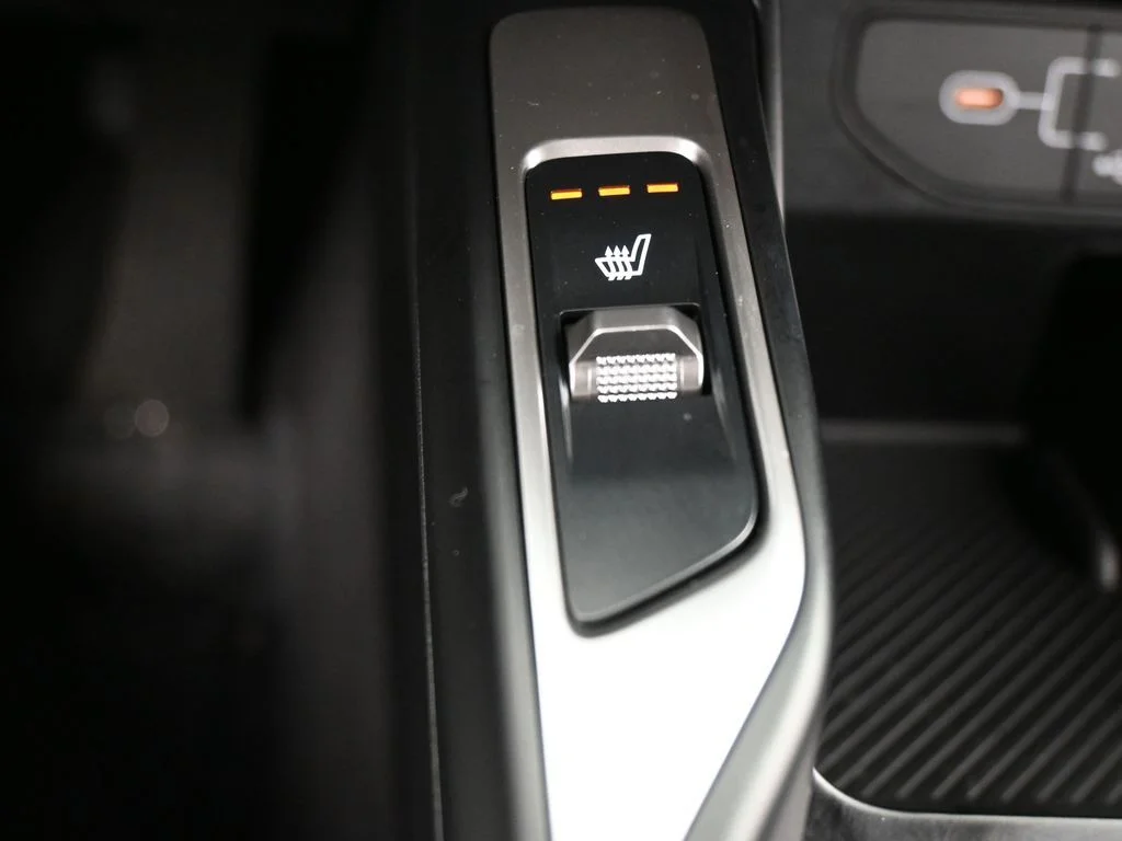 Used 2025 Glacial White Pearl Kia EX image 22