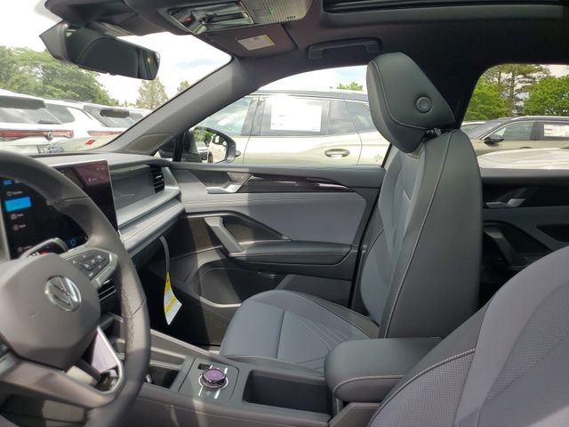 New 2026 Beige Volkswagen 2.0T SE R-Line Black image 17