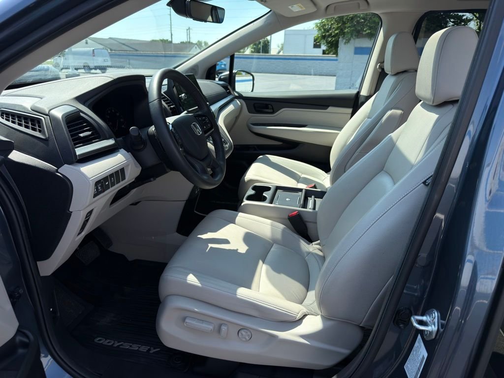 2025 Honda Odyssey EX-L - Photo 17