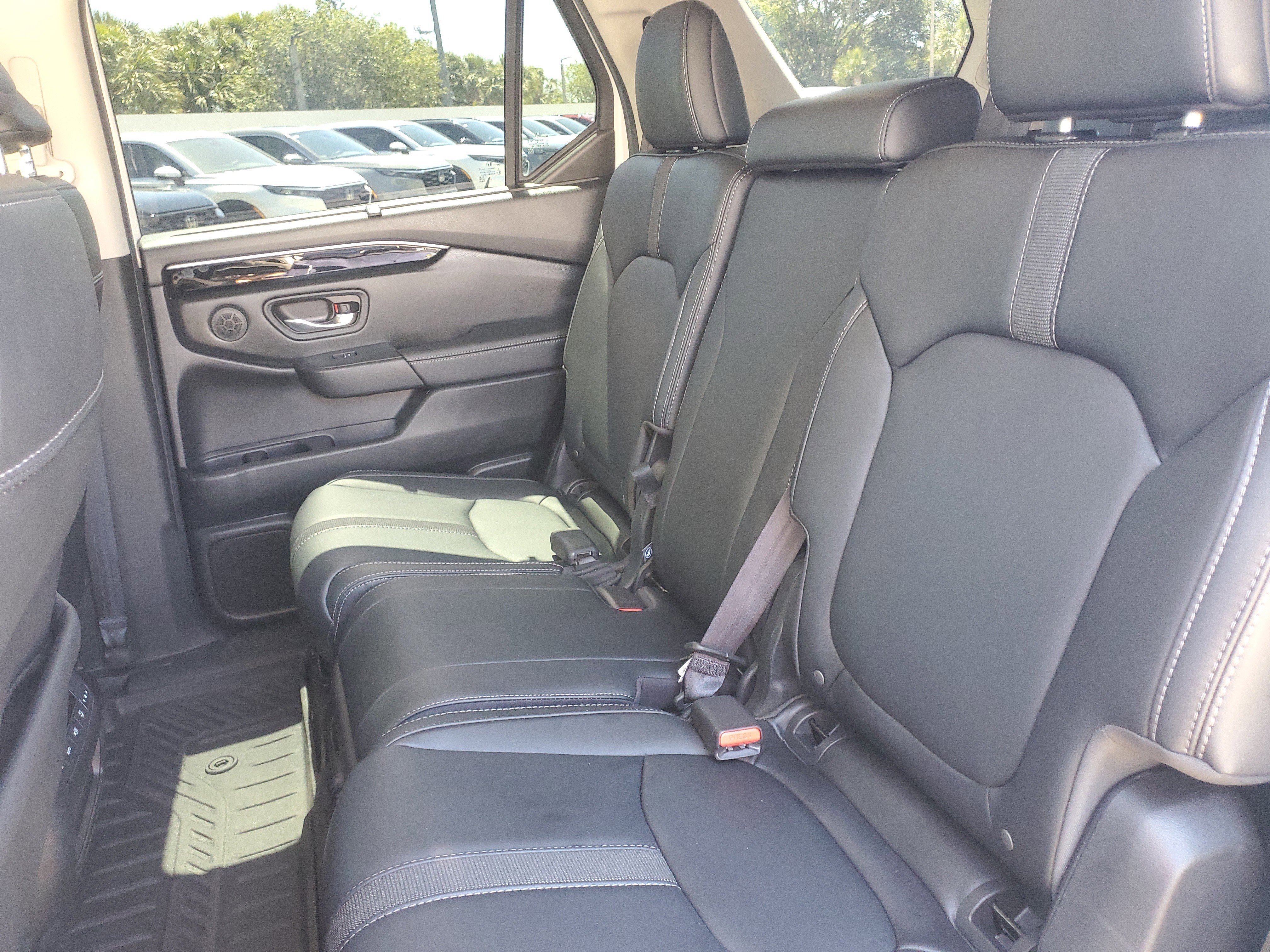 Used 2025 White Honda Touring image 10