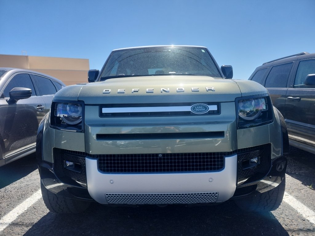 Used 2023 Pangea Green Metallic Land Rover S image 2