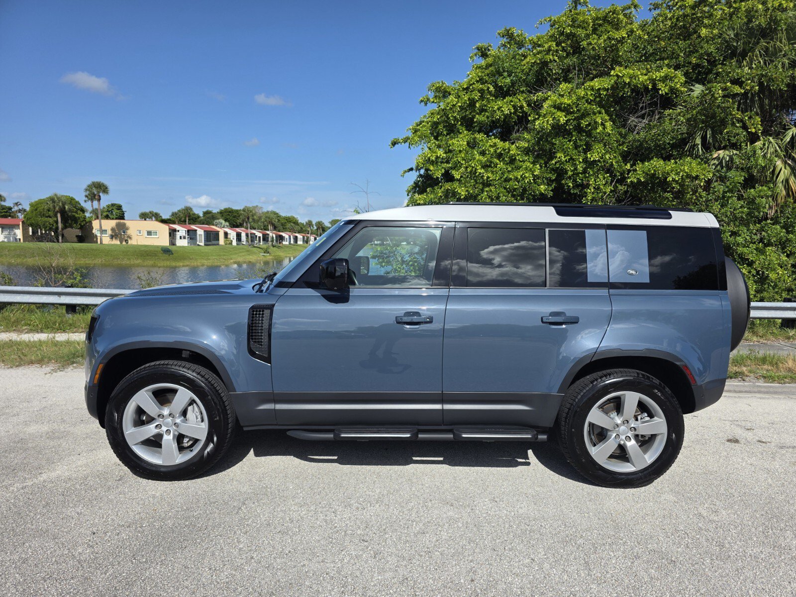 Certified Used 2024 Tasman Blue Metallic Land Rover 110 P400 S image 7