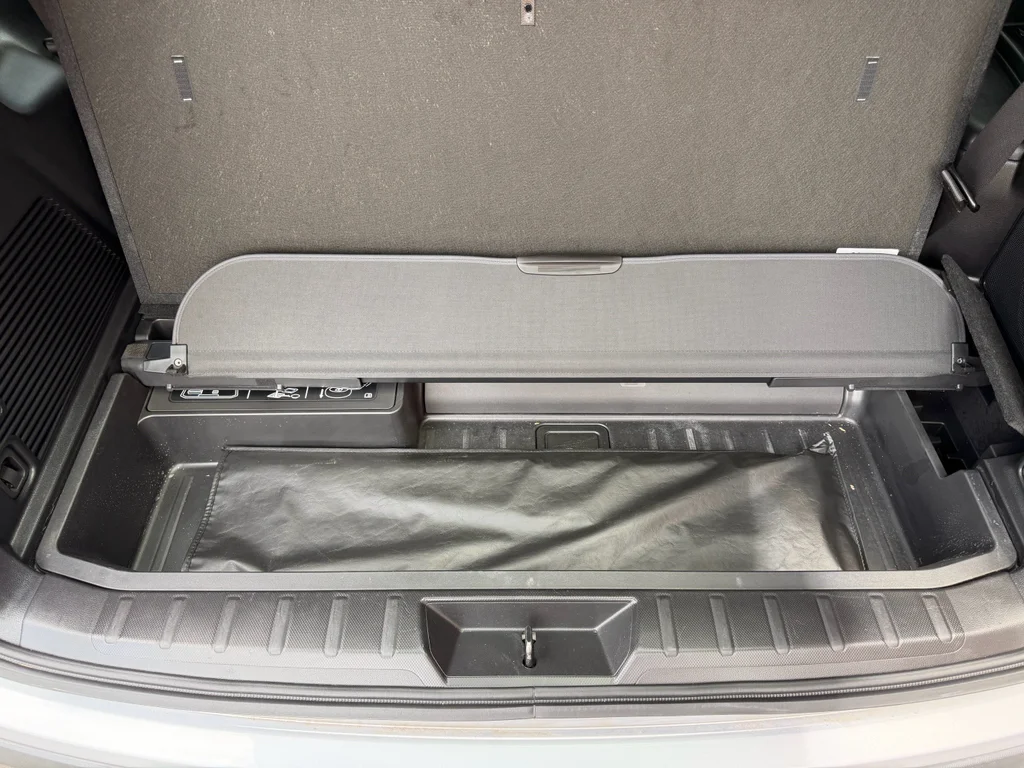 Used 2023 Ice Silver Metallic Subaru Limited image 11