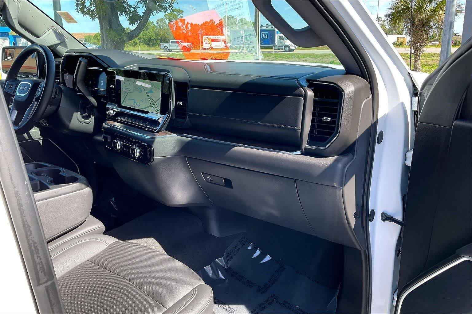 2025 GMC Sierra 1500 SLT - Photo 16