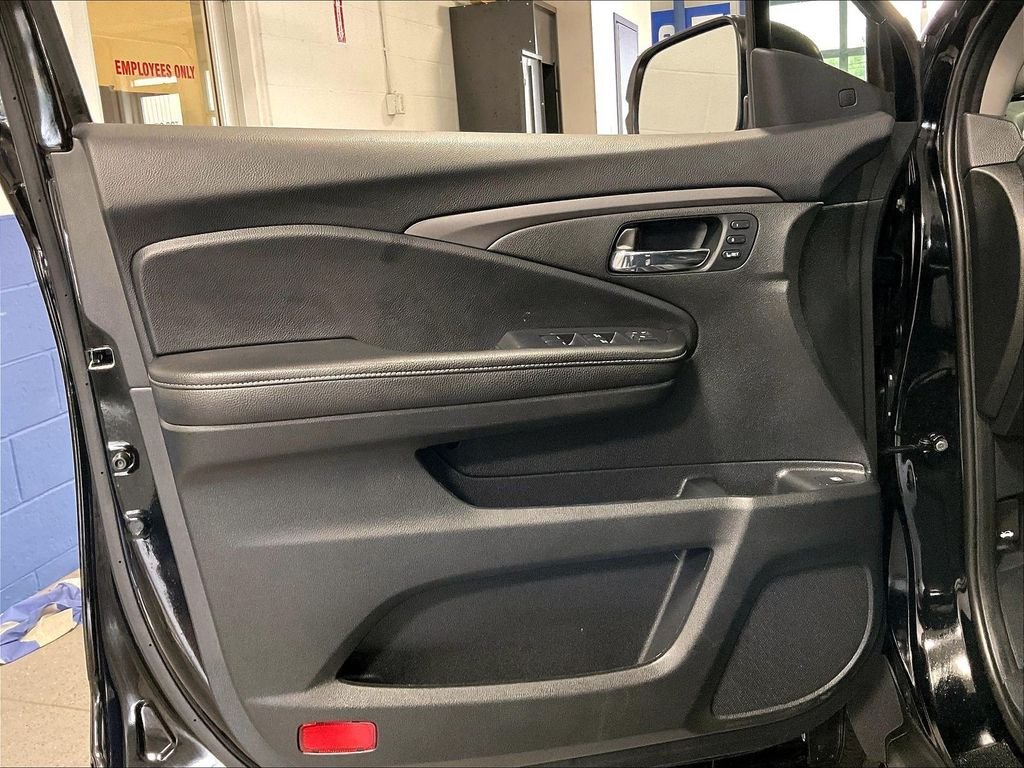Used 2025 Black Honda RTL image 9