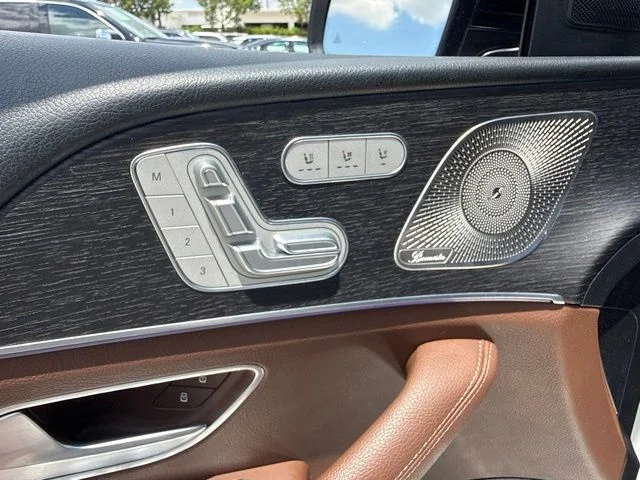 Used 2024  Mercedes-Benz GLS 450 image 32