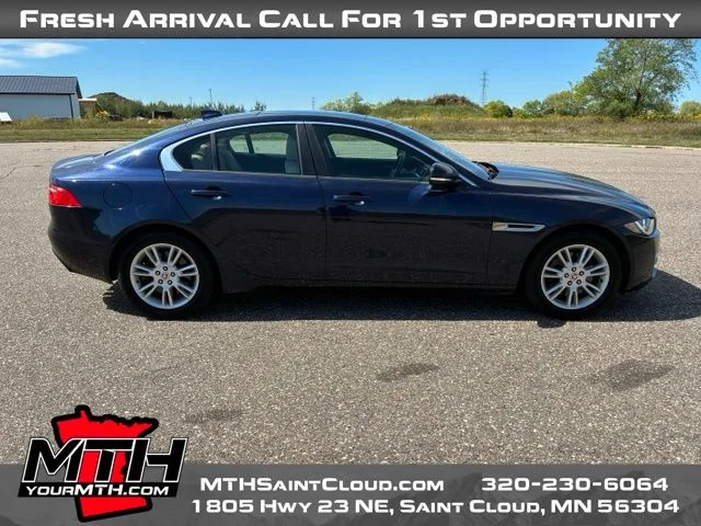 Used 2018 Black Jaguar 25t Premium image 1