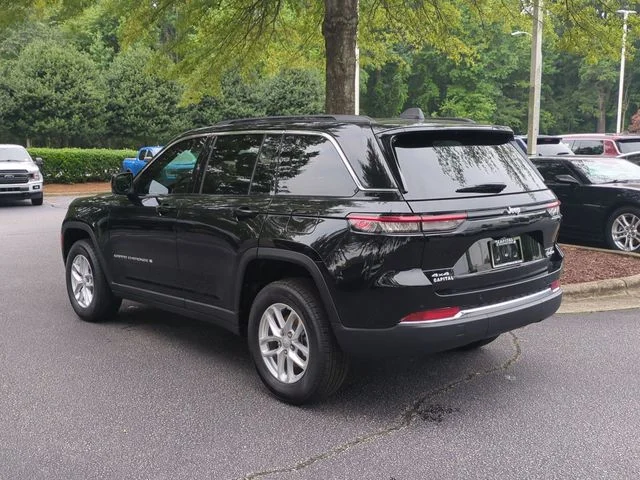 New 2026 Diamond Black Crystal Pearl-Coat Exterior Paint Jeep Laredo X image 3